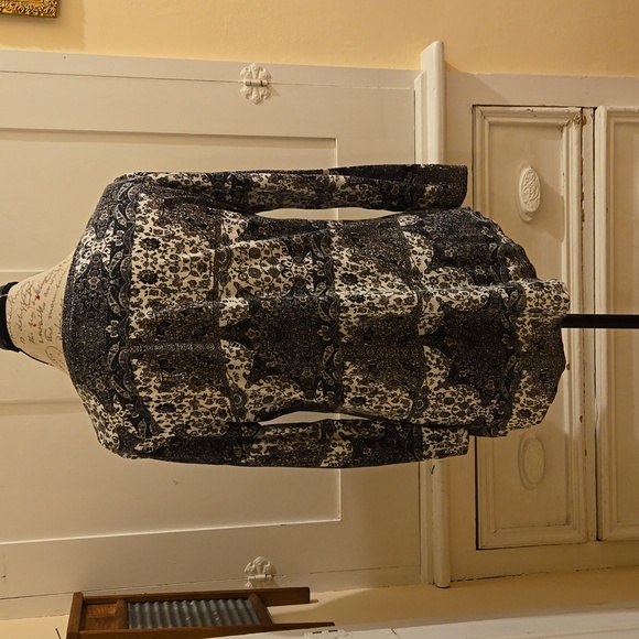 Lucky Brand print black and cream top Sz M - Picture 4 of 6